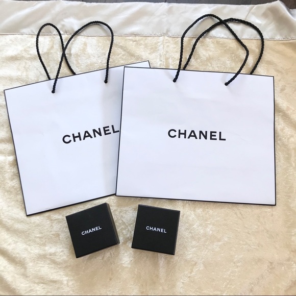 Chanel white shopping bag - Picture 6 of 7